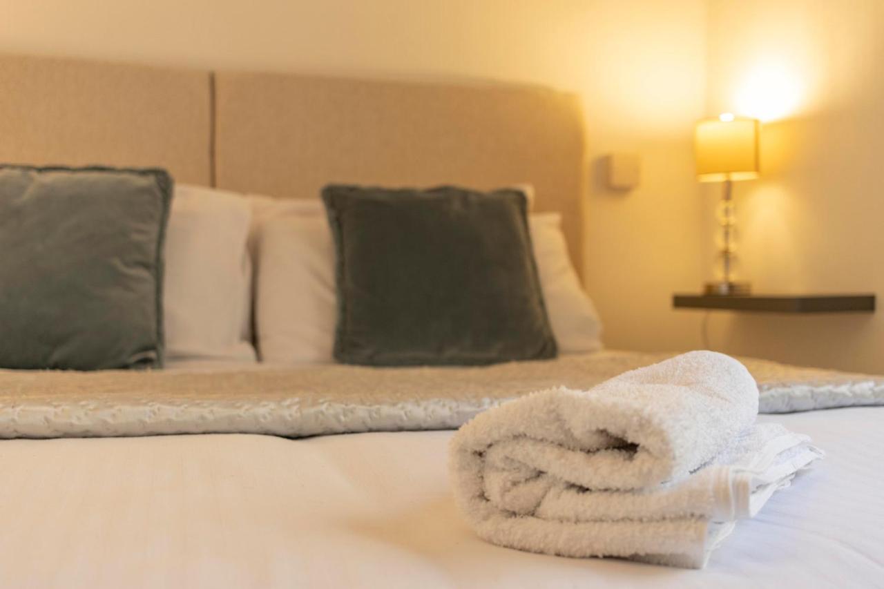 **Sunny And Bright, Thatchers Rock One Bed Beach Front Apartment*** Torquay Eksteriør bilde