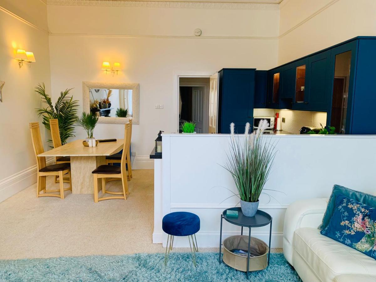 **Sunny And Bright, Thatchers Rock One Bed Beach Front Apartment*** Torquay Eksteriør bilde