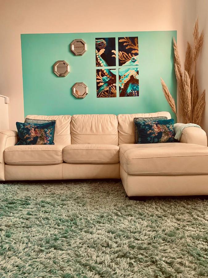 **Sunny And Bright, Thatchers Rock One Bed Beach Front Apartment*** Torquay Eksteriør bilde