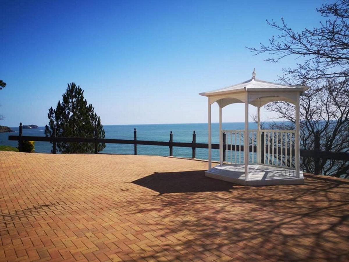 **Sunny And Bright, Thatchers Rock One Bed Beach Front Apartment*** Torquay Eksteriør bilde