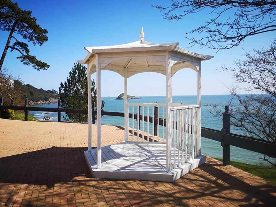 **Sunny And Bright, Thatchers Rock One Bed Beach Front Apartment*** Torquay Eksteriør bilde
