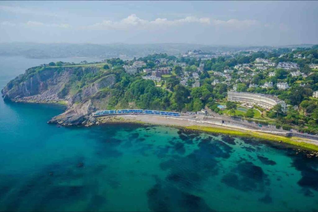 **Sunny And Bright, Thatchers Rock One Bed Beach Front Apartment*** Torquay Eksteriør bilde