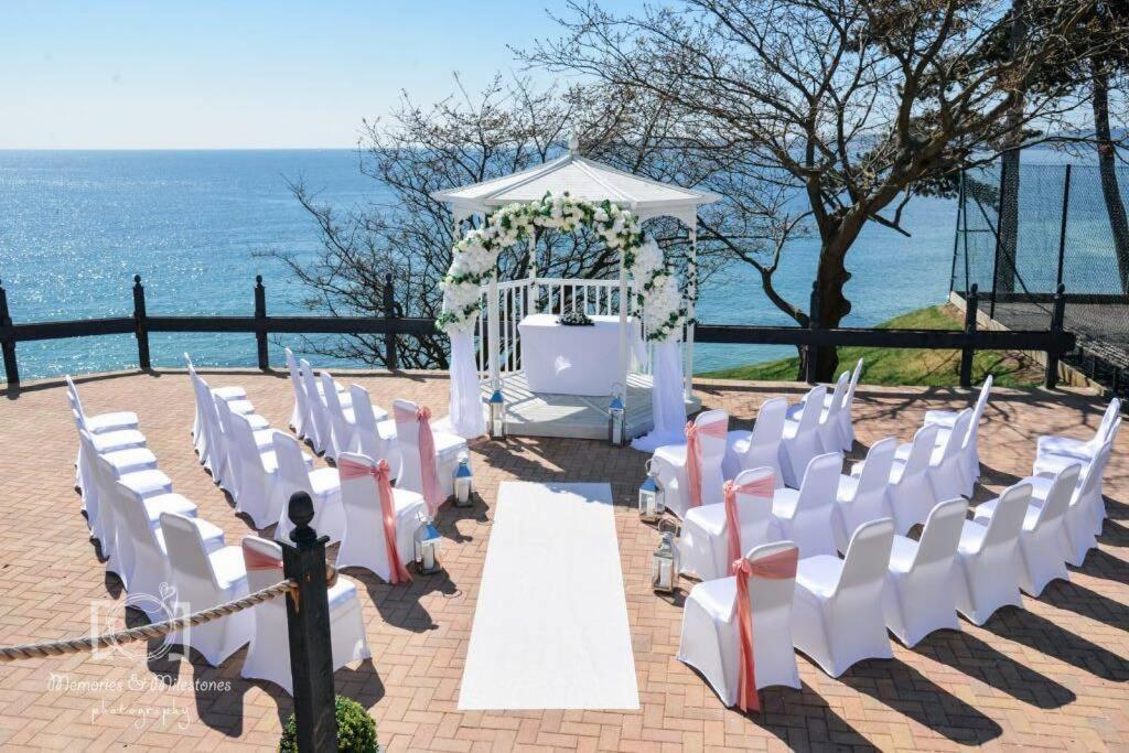 **Sunny And Bright, Thatchers Rock One Bed Beach Front Apartment*** Torquay Eksteriør bilde