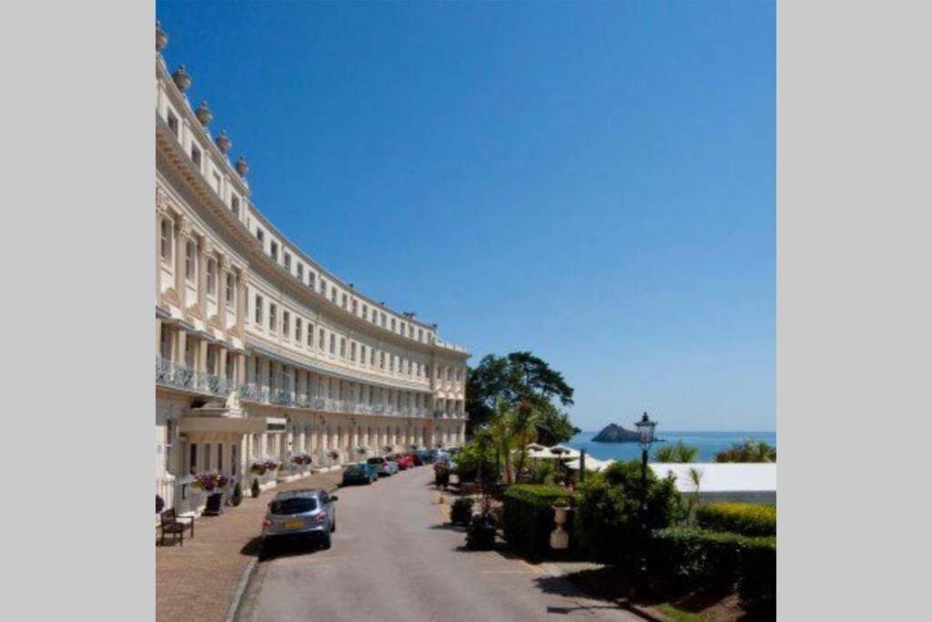 **Sunny And Bright, Thatchers Rock One Bed Beach Front Apartment*** Torquay Eksteriør bilde